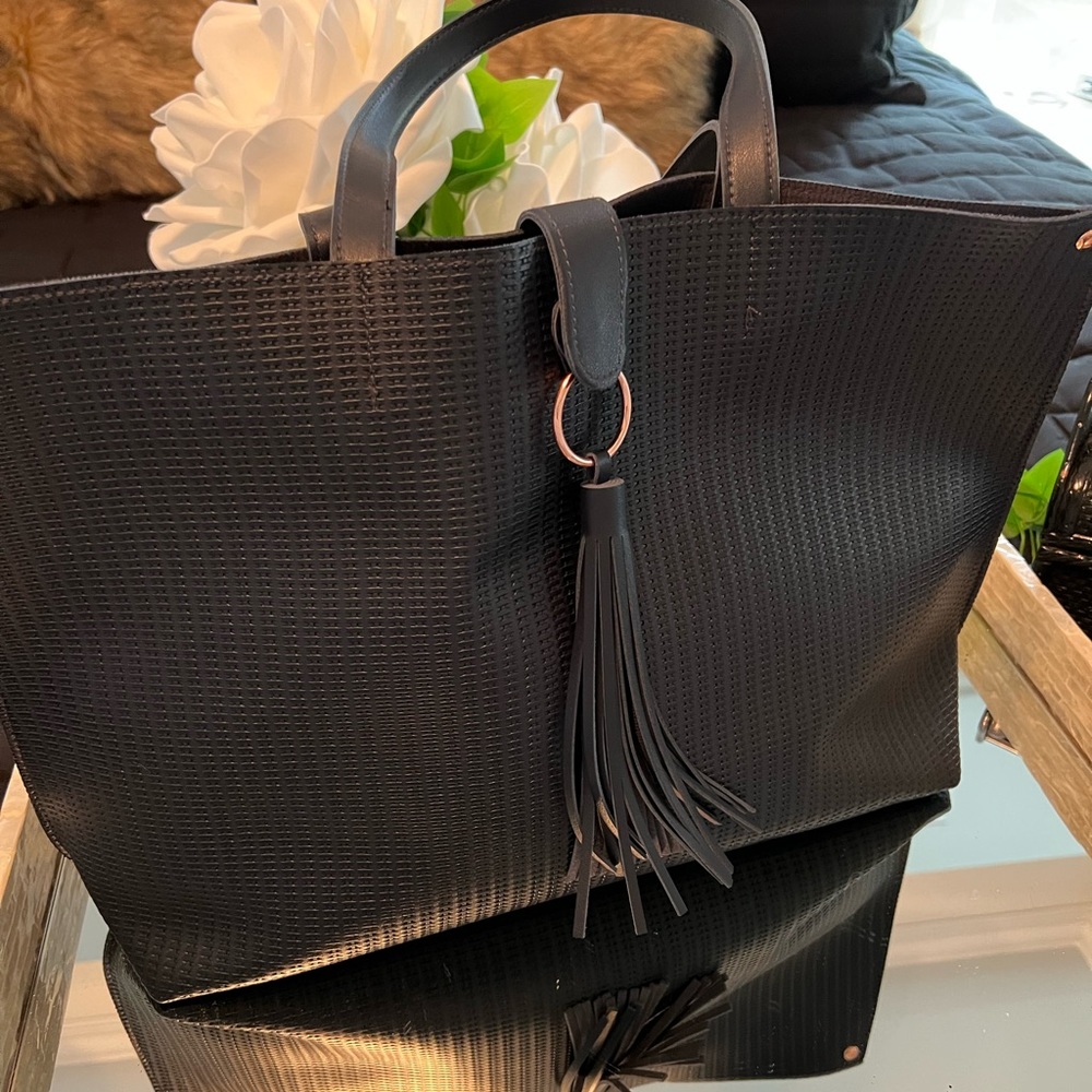 Navy blue tote with tassel - like new